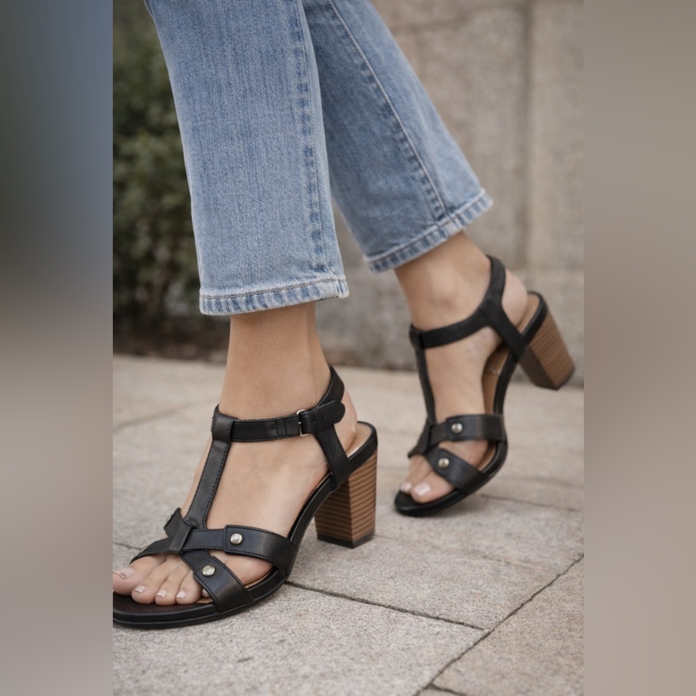CLARKS
Collection Women's Banoy Valtina Dress Sandals Black Size 8n